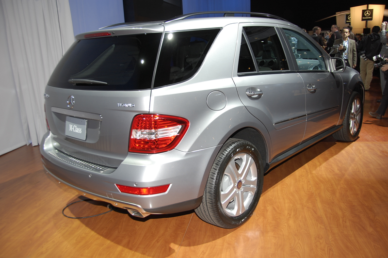 Illustration for article titled 2010 Mercedes ML450 Hybrid: V8 Power With V6 Fuel Economy